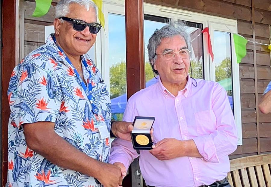Lifetime Achievement Award presented by Dr Agnelo Fernandes to Mr Kambiz Hashemi 