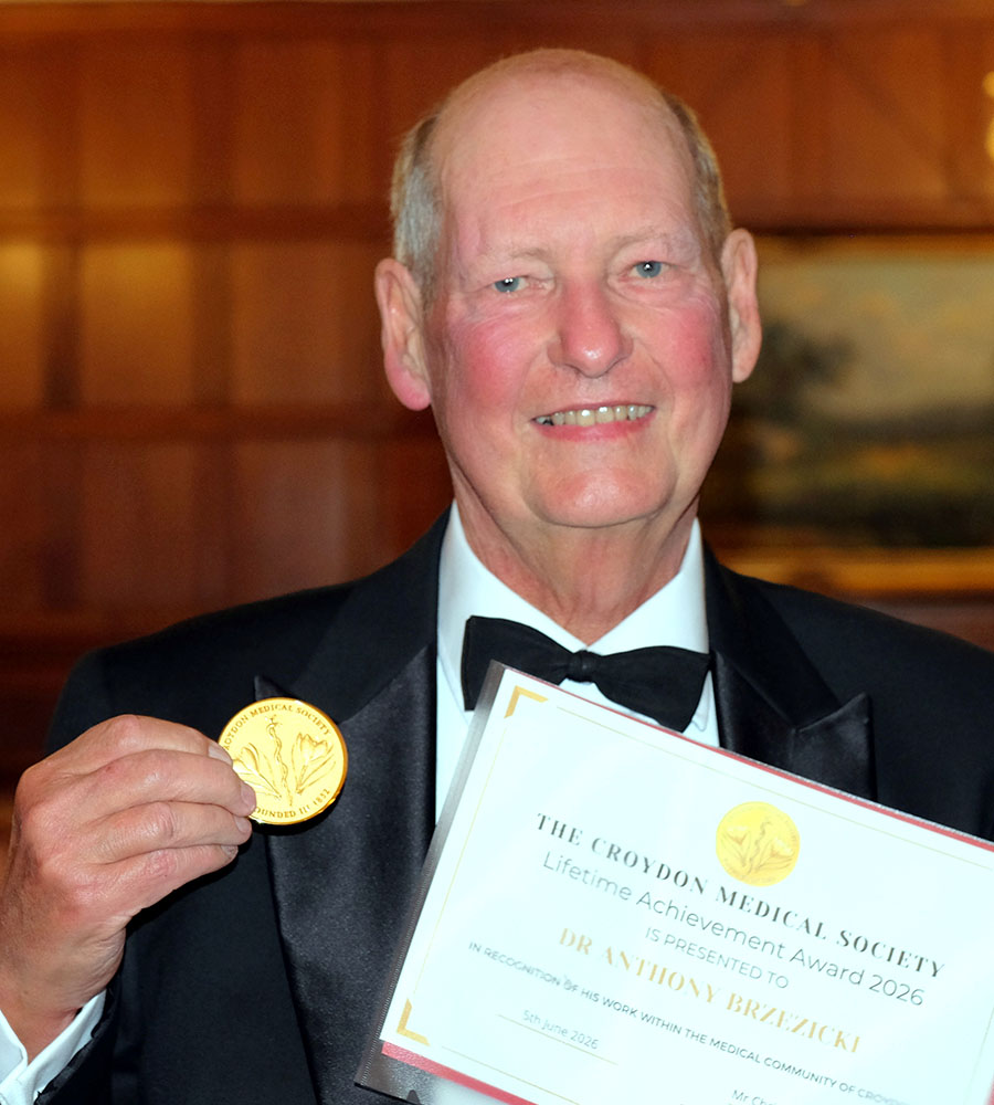 Dr Anothy Brzezicki receives his Lifetime Achievement Award